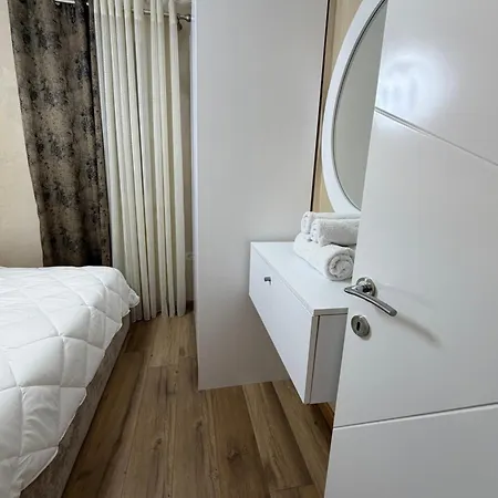Luxury 2 Near Square 21 * Tiran