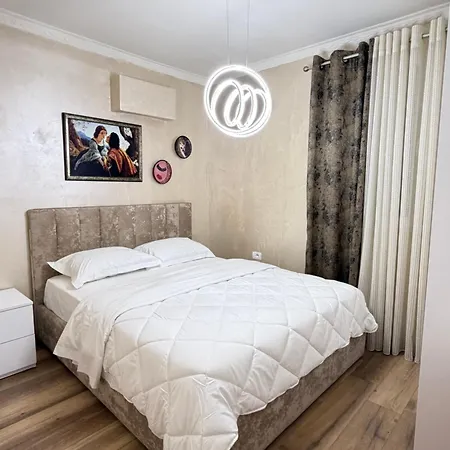 Luxury 2 Near Square 21